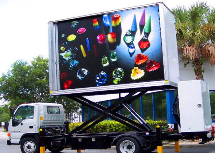 中国 移動式トレーラーによって取付けられるLEDスクリーン車の広告のビデオLED表示8mmピクセル ピッチ 工場