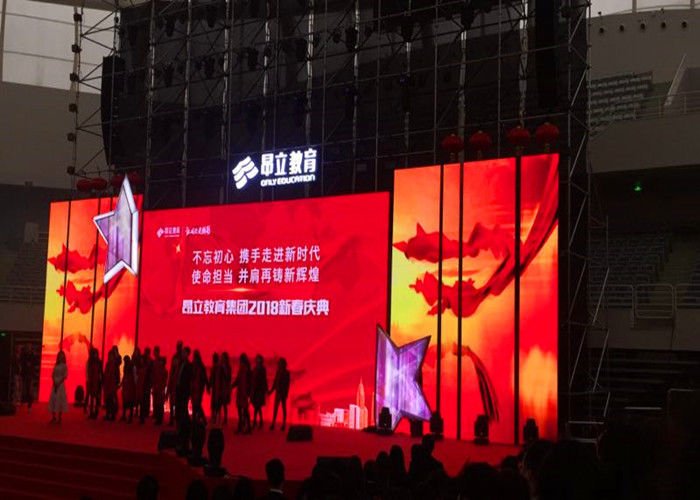 中国 P5フル カラーの屋外のLED表示、移動式LEDの広告板容易な取付け 工場