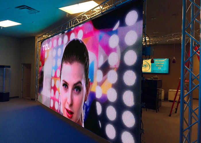 中国 LEの表示画面P4を広告する高リゾリューションの屋外LEDビデオ スクリーンの使用料 工場